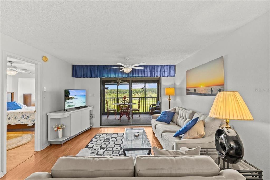 出租: $2,400 (2 贝兹, 2 浴室, 1125 平方英尺)