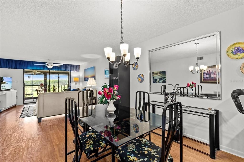 出租: $2,400 (2 贝兹, 2 浴室, 1125 平方英尺)