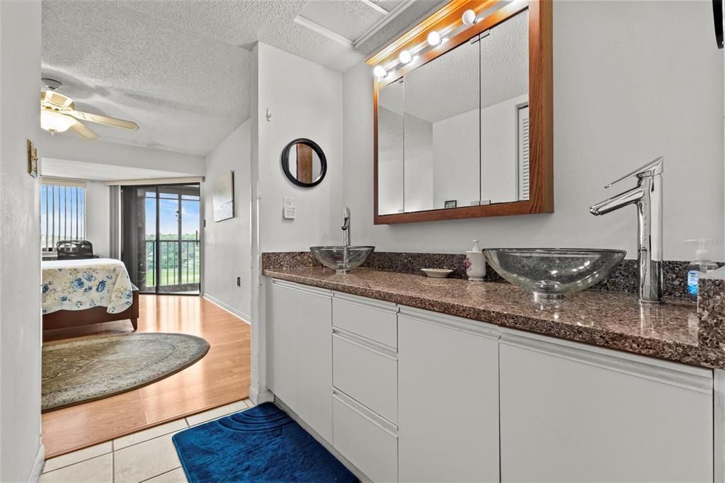 出租: $2,400 (2 贝兹, 2 浴室, 1125 平方英尺)