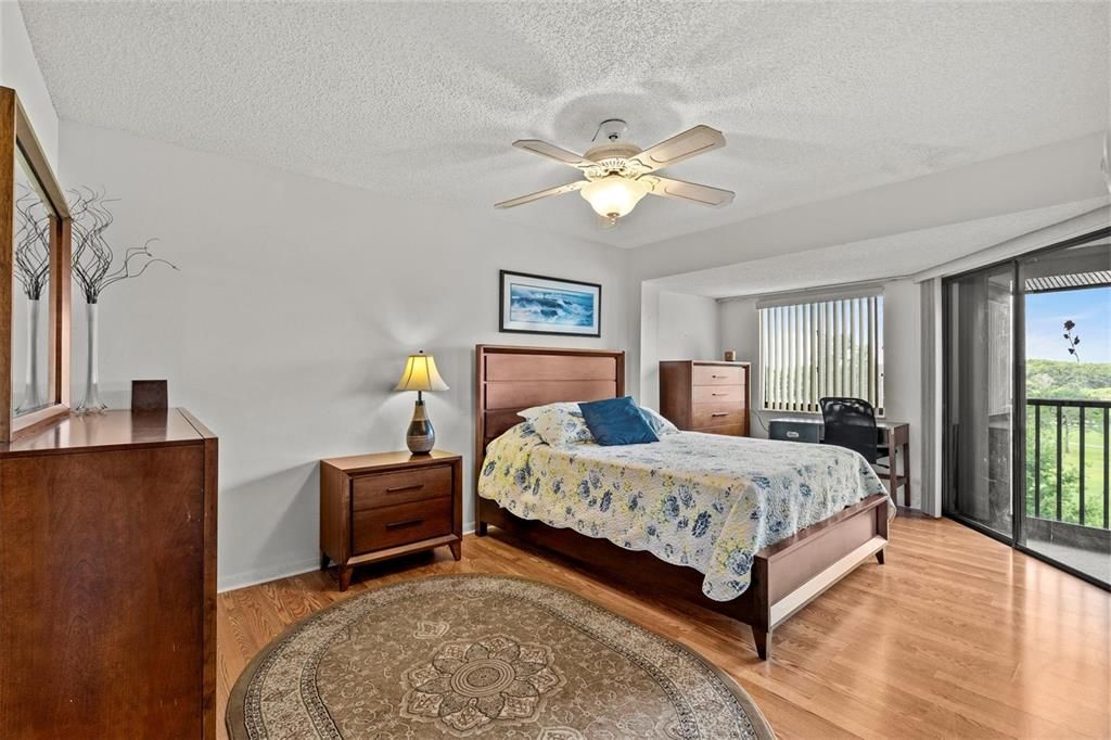 出租: $2,400 (2 贝兹, 2 浴室, 1125 平方英尺)