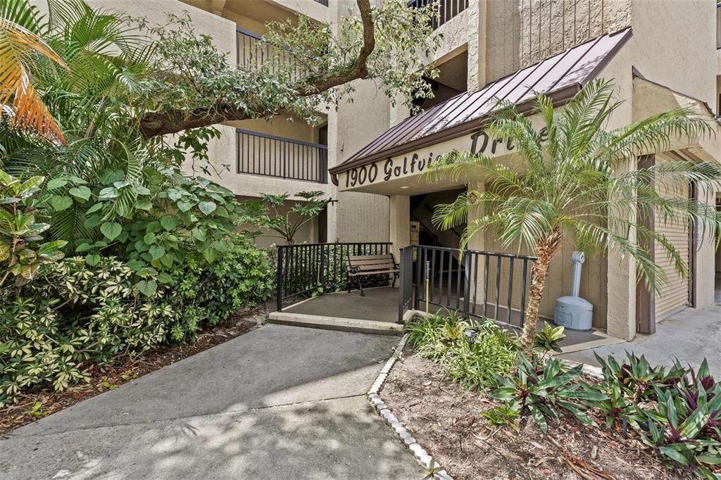 出租: $2,400 (2 贝兹, 2 浴室, 1125 平方英尺)