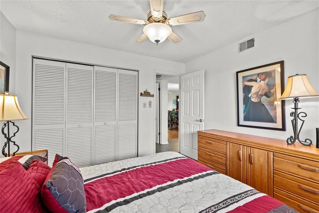 出租: $2,400 (2 贝兹, 2 浴室, 1125 平方英尺)