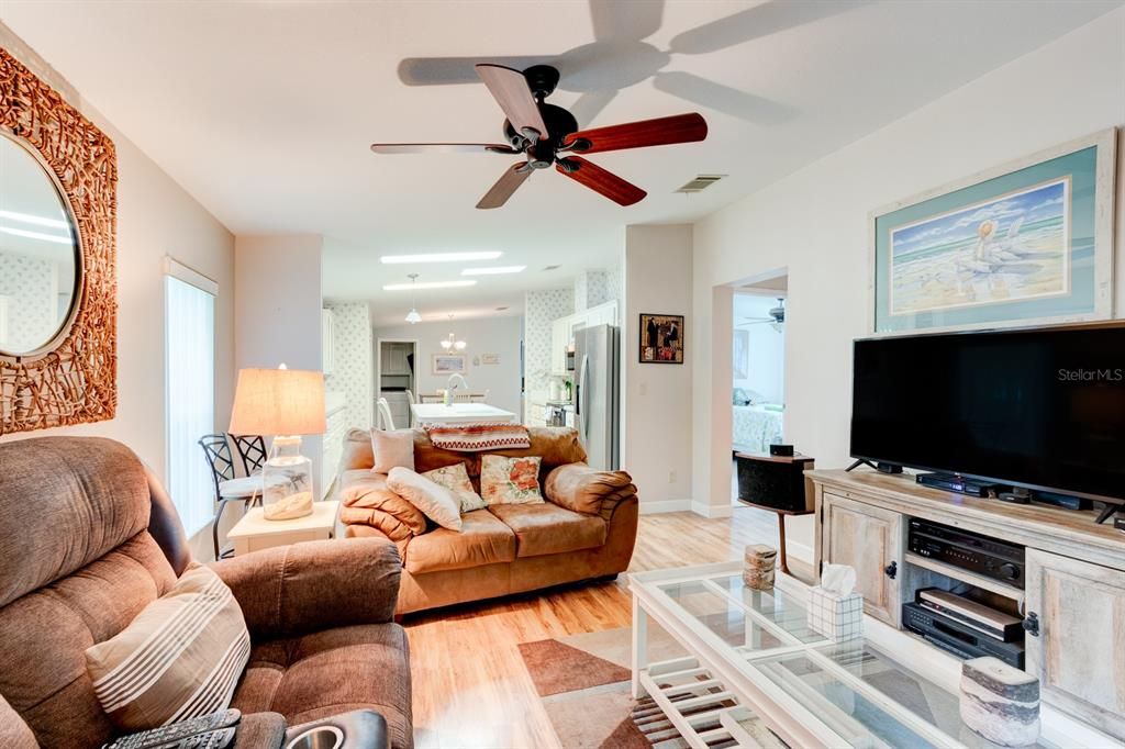 待售: $304,900 (3 贝兹, 2 浴室, 1754 平方英尺)