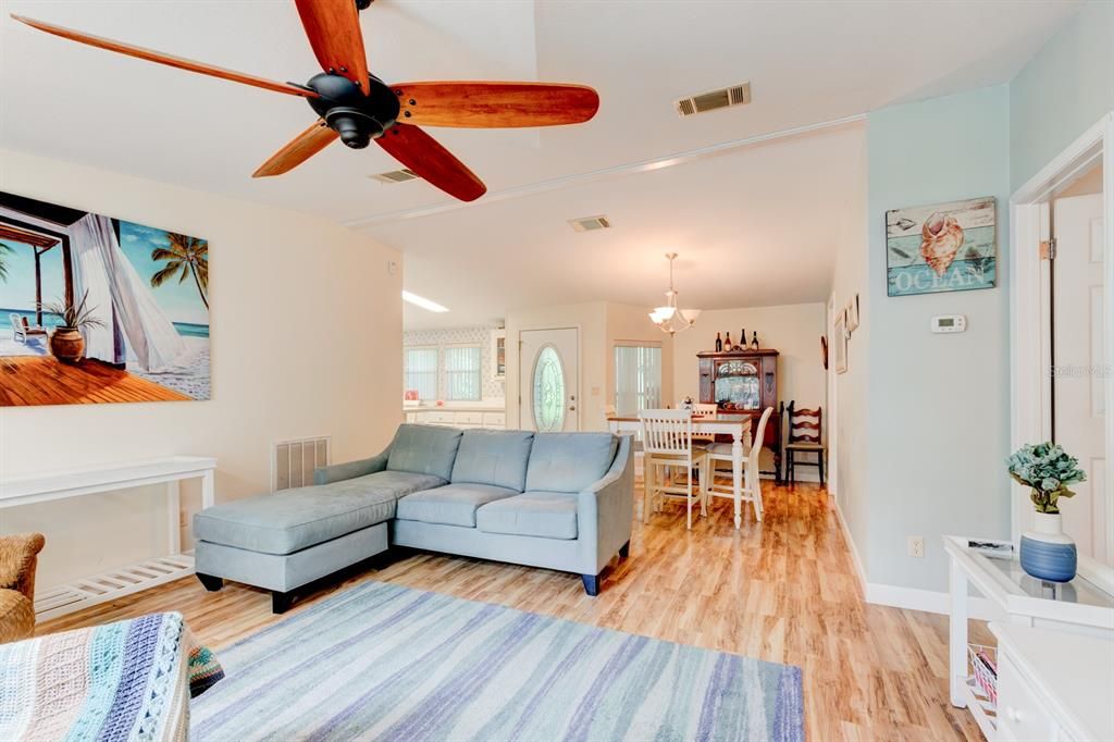 待售: $304,900 (3 贝兹, 2 浴室, 1754 平方英尺)