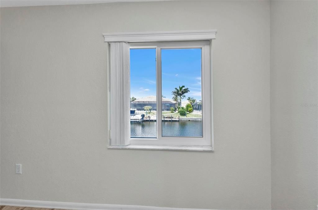 待售: $199,900 (2 贝兹, 1 浴室, 839 平方英尺)