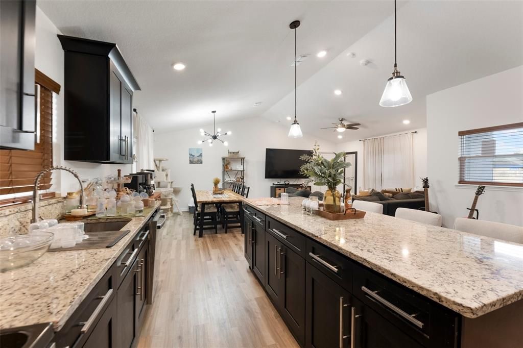 For Rent: $1,875 (3 beds, 2 baths, 1460 Square Feet)