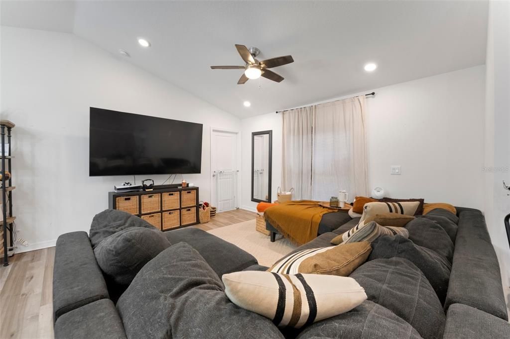 For Rent: $1,875 (3 beds, 2 baths, 1460 Square Feet)