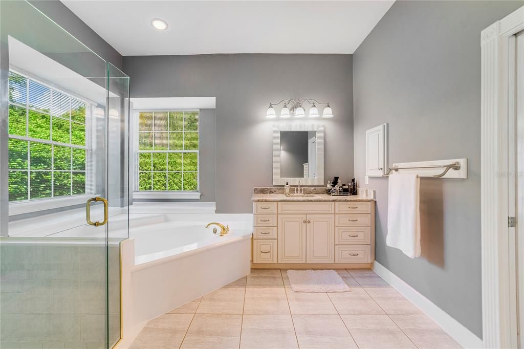 待售: $1,575,000 (5 贝兹, 3 浴室, 5573 平方英尺)