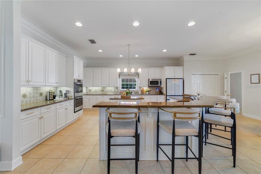 待售: $1,575,000 (5 贝兹, 3 浴室, 5573 平方英尺)