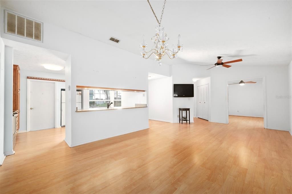 En Venta: $329,900 (3 camas, 2 baños, 1206 Pies cuadrados)