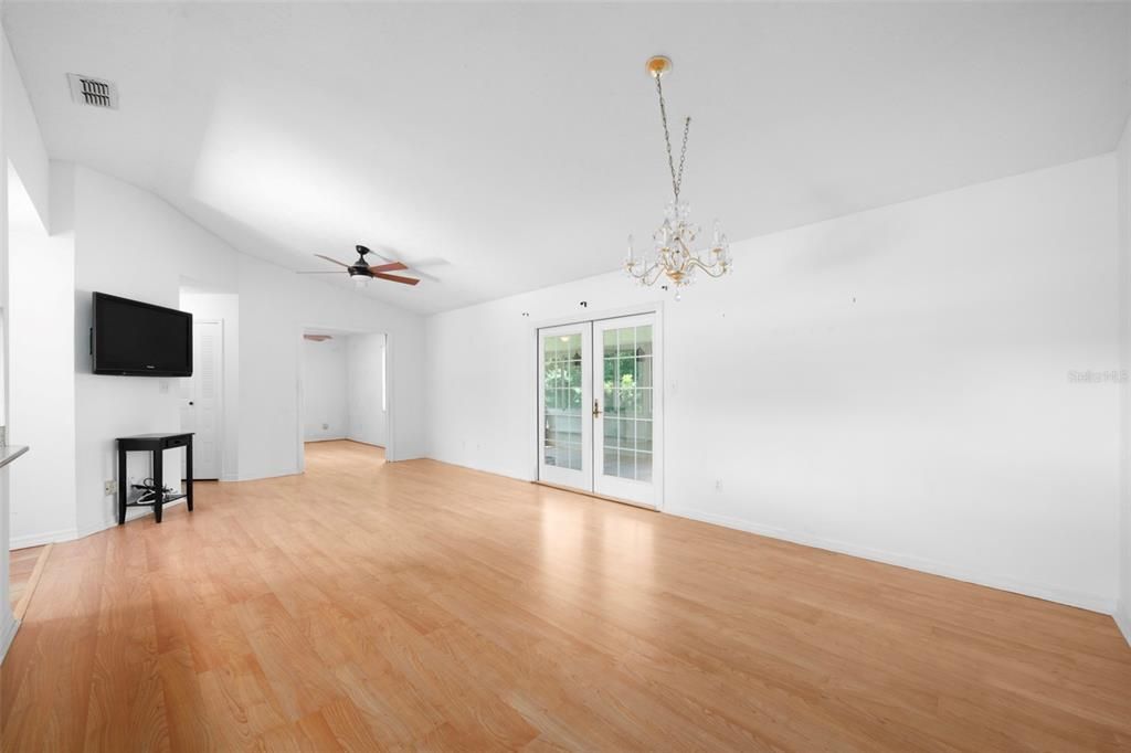 En Venta: $329,900 (3 camas, 2 baños, 1206 Pies cuadrados)