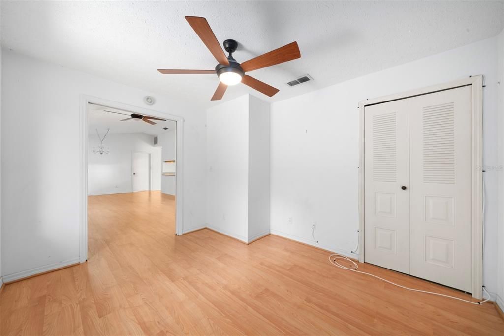 En Venta: $329,900 (3 camas, 2 baños, 1206 Pies cuadrados)