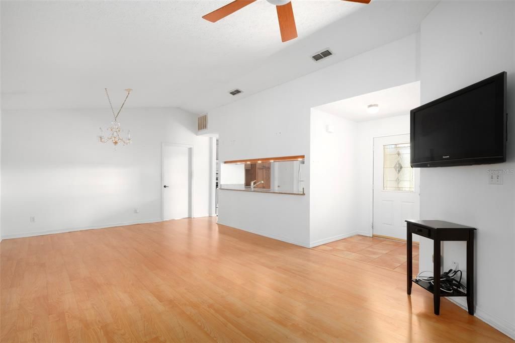 En Venta: $329,900 (3 camas, 2 baños, 1206 Pies cuadrados)