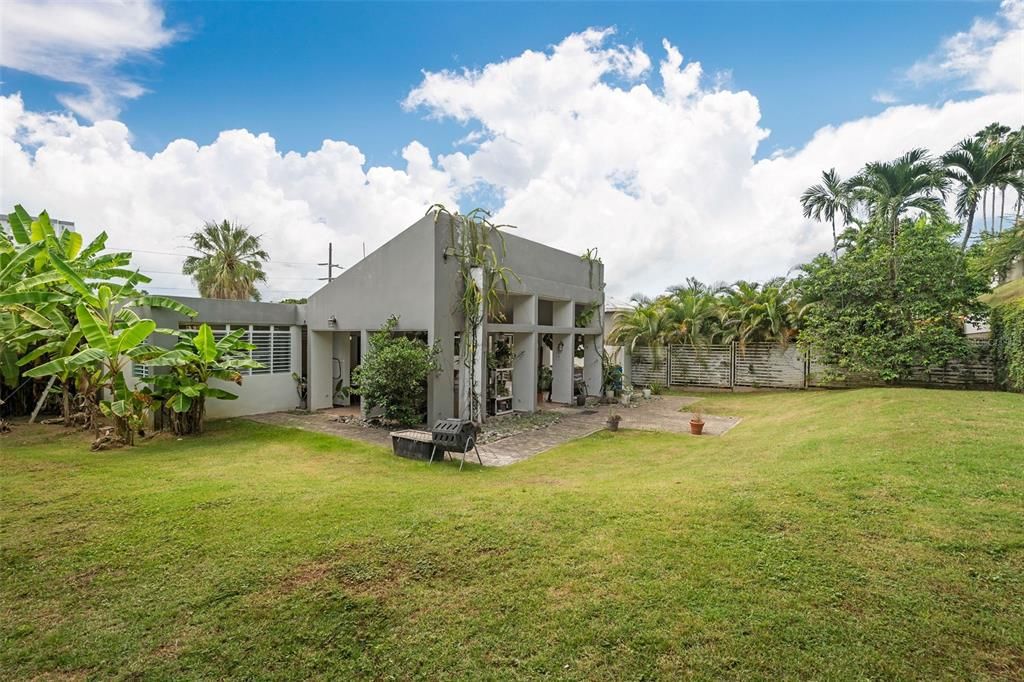 Под контрактом: $1,373,000 (4 спален, 2 ванн, 3129 Квадратных фут)