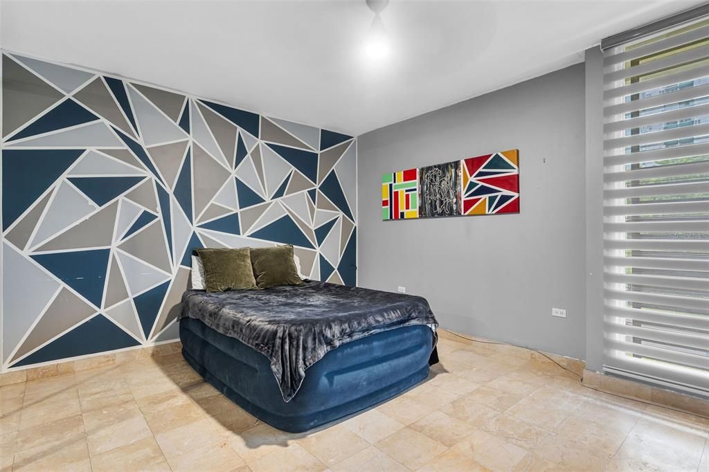 Под контрактом: $1,373,000 (4 спален, 2 ванн, 3129 Квадратных фут)