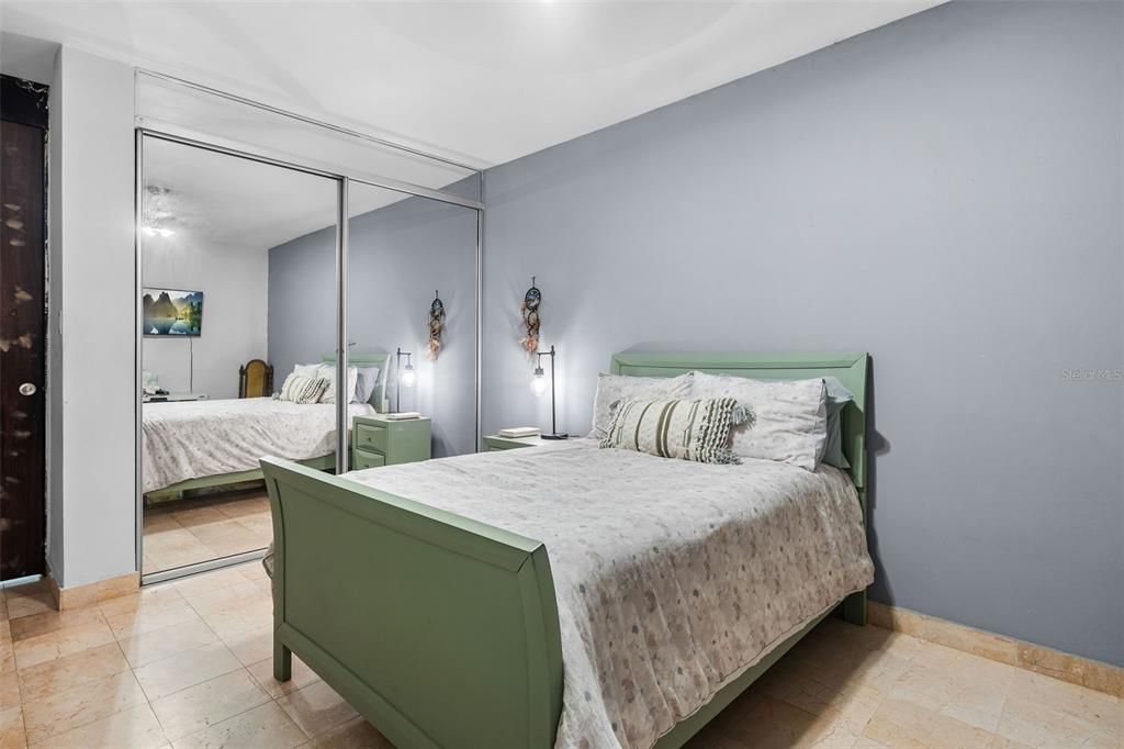 Под контрактом: $1,373,000 (4 спален, 2 ванн, 3129 Квадратных фут)