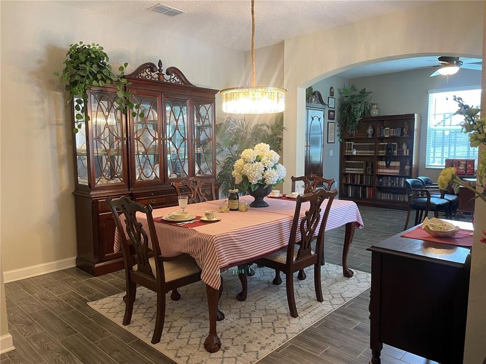 На продажу: $925,000 (5 спален, 3 ванн, 3711 Квадратных фут)