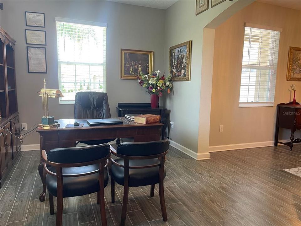 На продажу: $925,000 (5 спален, 3 ванн, 3711 Квадратных фут)