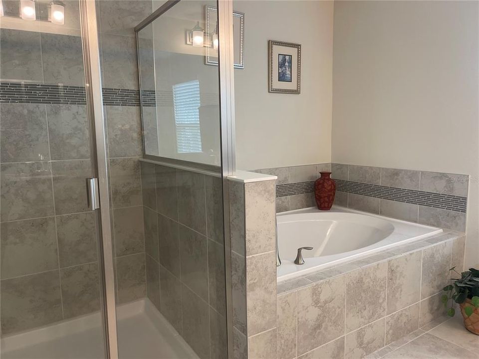 На продажу: $925,000 (5 спален, 3 ванн, 3711 Квадратных фут)