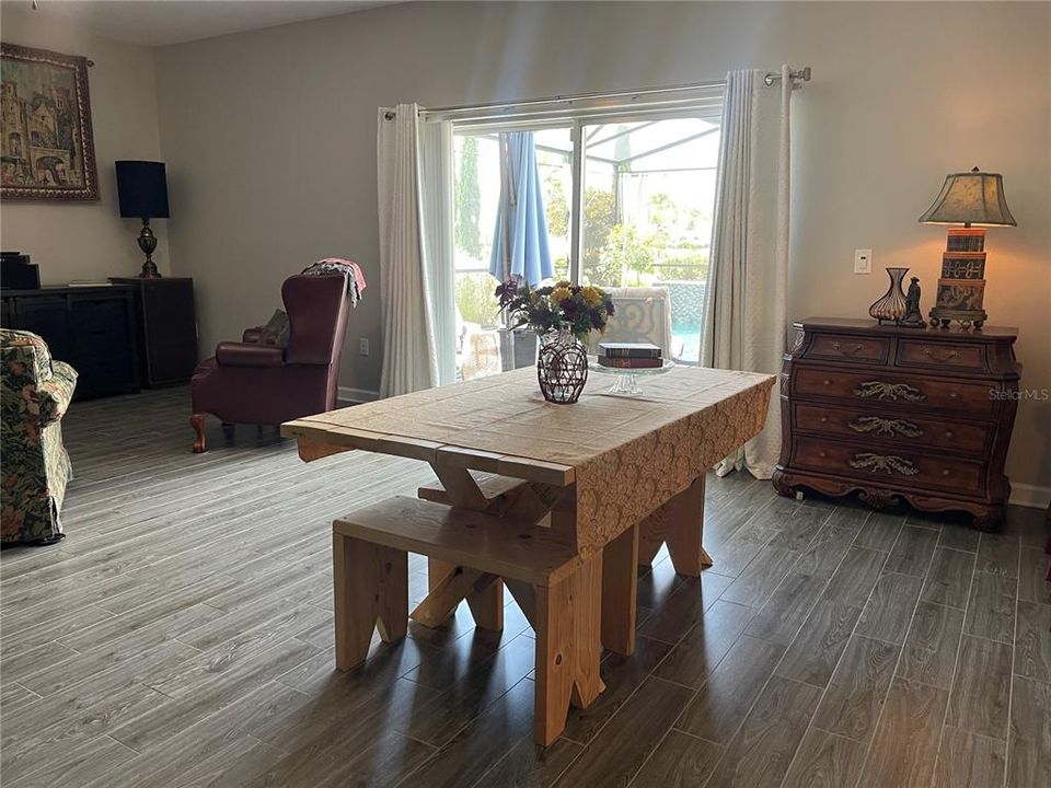 На продажу: $925,000 (5 спален, 3 ванн, 3711 Квадратных фут)