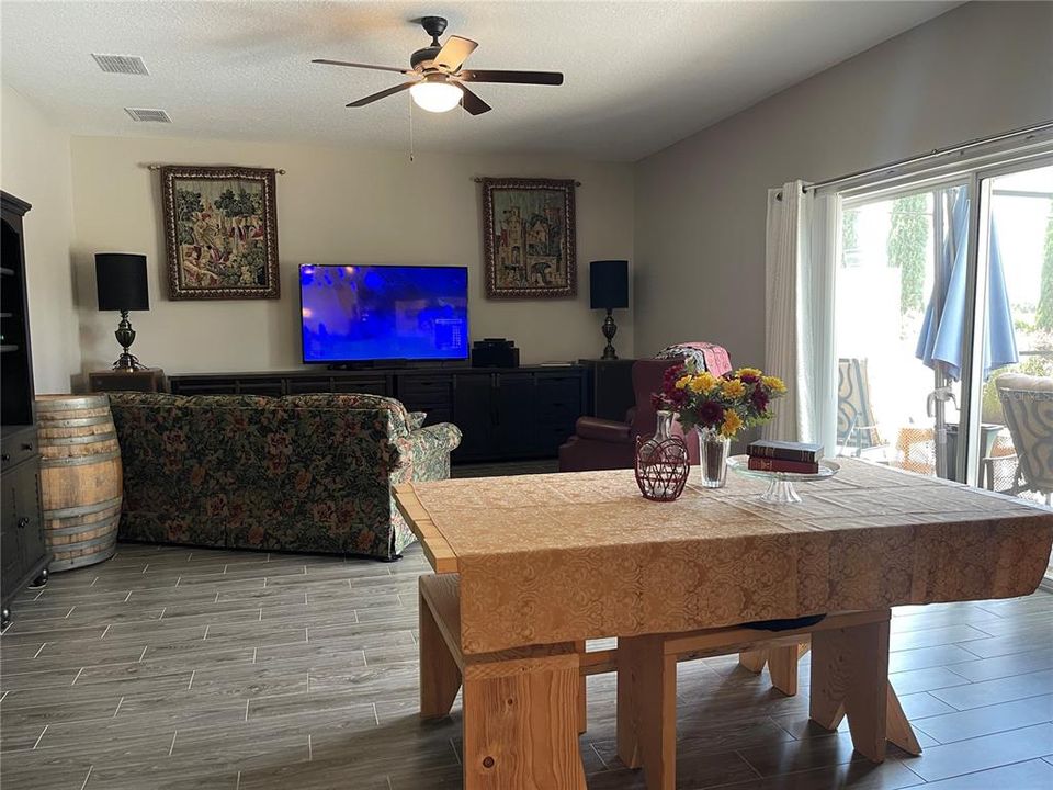 На продажу: $925,000 (5 спален, 3 ванн, 3711 Квадратных фут)