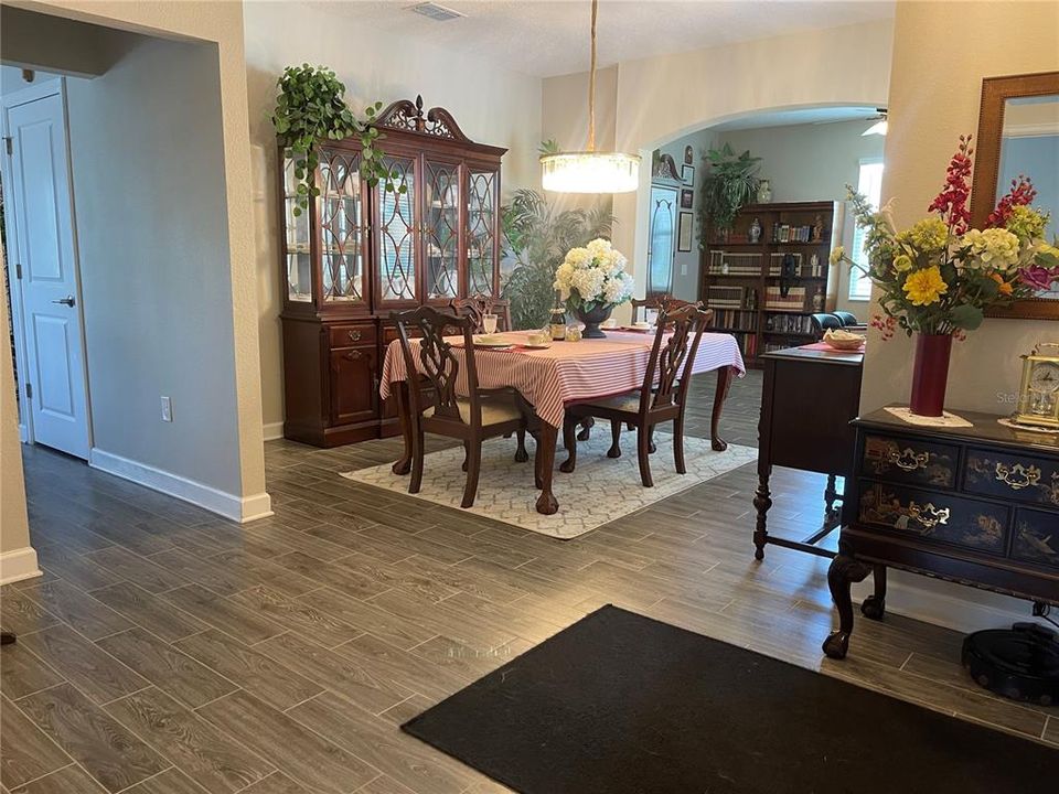 На продажу: $925,000 (5 спален, 3 ванн, 3711 Квадратных фут)