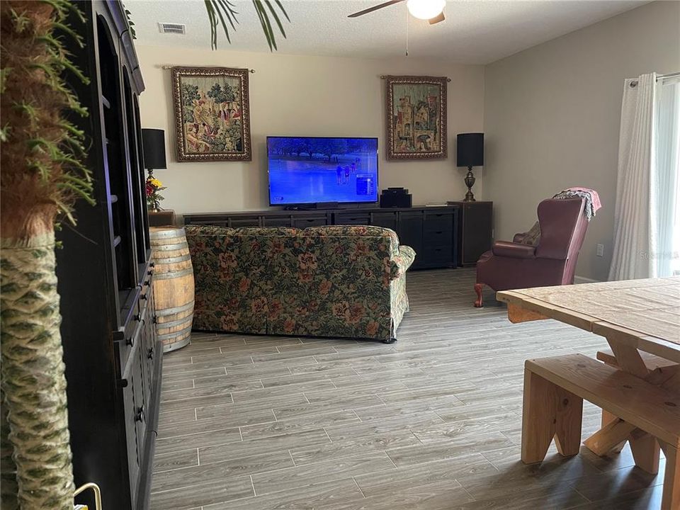 На продажу: $925,000 (5 спален, 3 ванн, 3711 Квадратных фут)