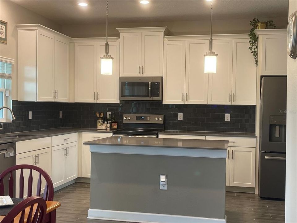 На продажу: $925,000 (5 спален, 3 ванн, 3711 Квадратных фут)