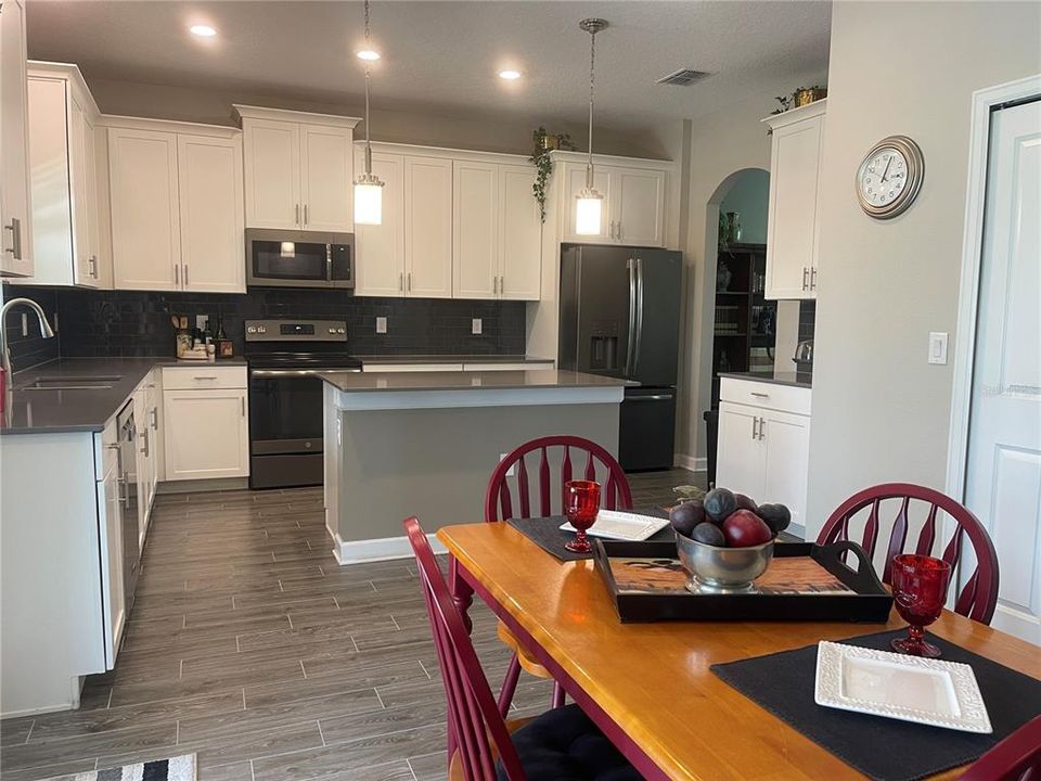 На продажу: $925,000 (5 спален, 3 ванн, 3711 Квадратных фут)