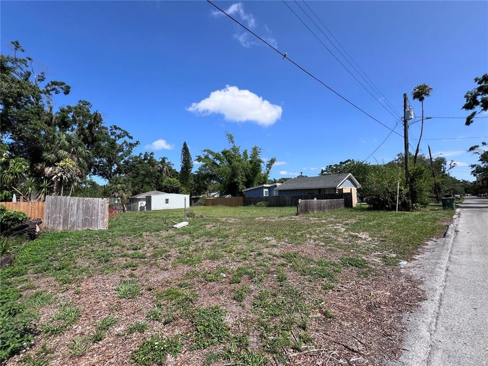 待售: $90,000 (0.17 acres)