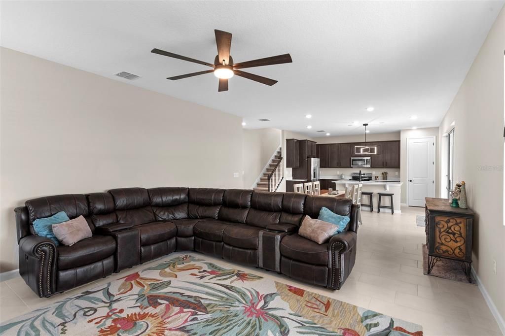 For Sale: $449,000 (4 beds, 3 baths, 2670 Square Feet)