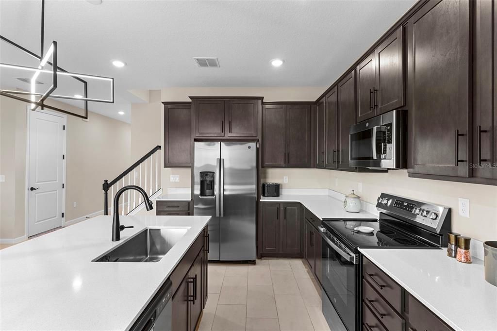 For Sale: $449,000 (4 beds, 3 baths, 2670 Square Feet)