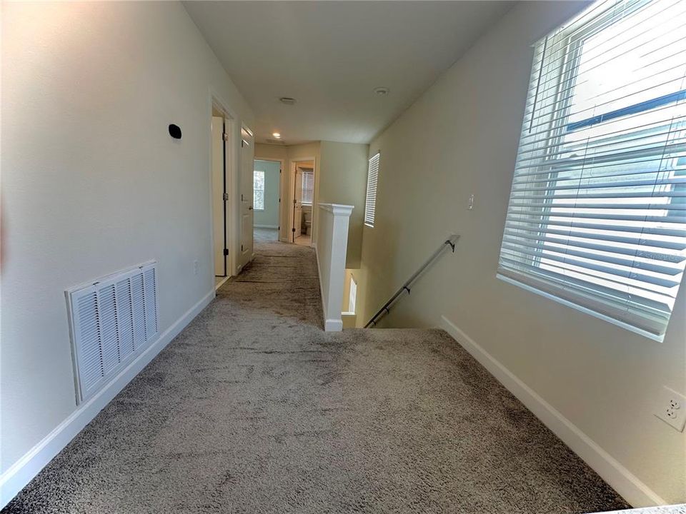 合同活跃: $2,900 (4 贝兹, 3 浴室, 1867 平方英尺)