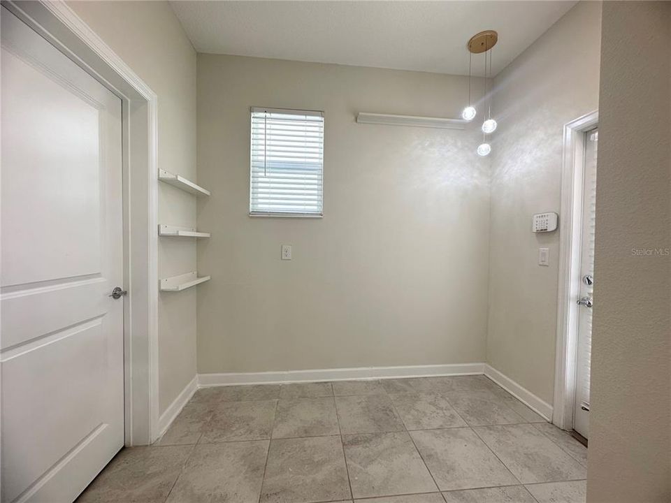 合同活跃: $2,900 (4 贝兹, 3 浴室, 1867 平方英尺)