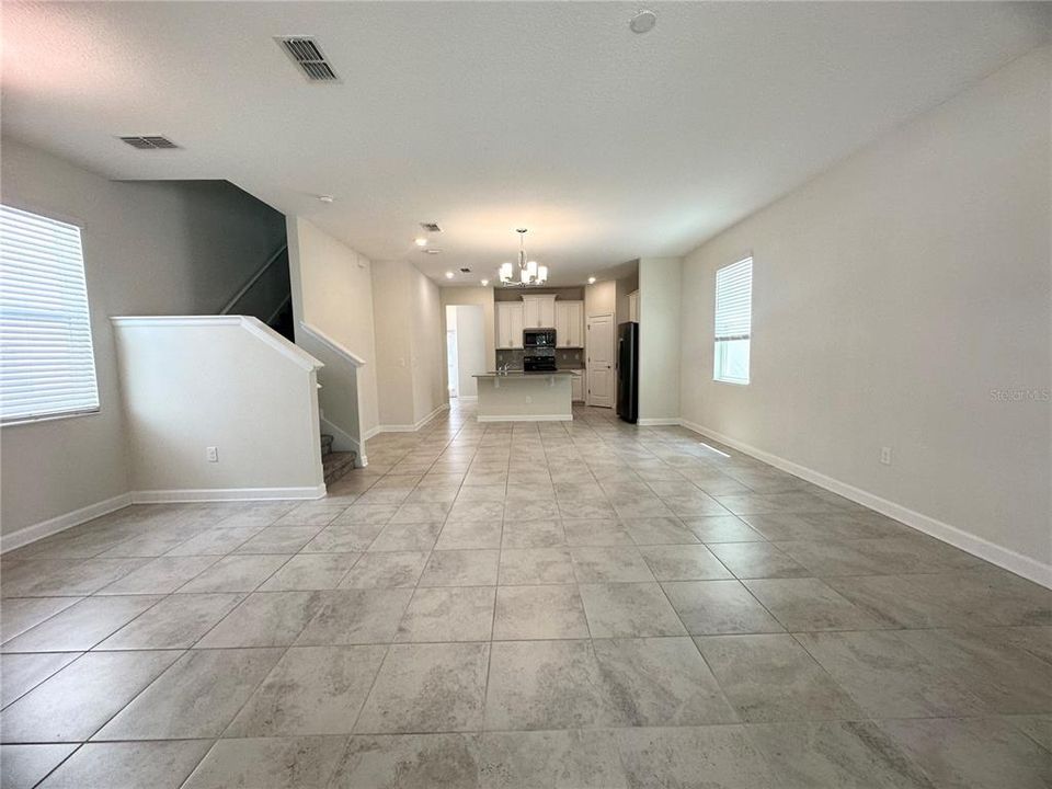 合同活跃: $2,900 (4 贝兹, 3 浴室, 1867 平方英尺)