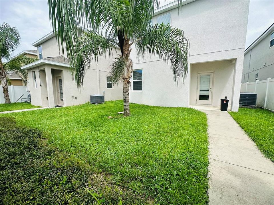 合同活跃: $2,900 (4 贝兹, 3 浴室, 1867 平方英尺)