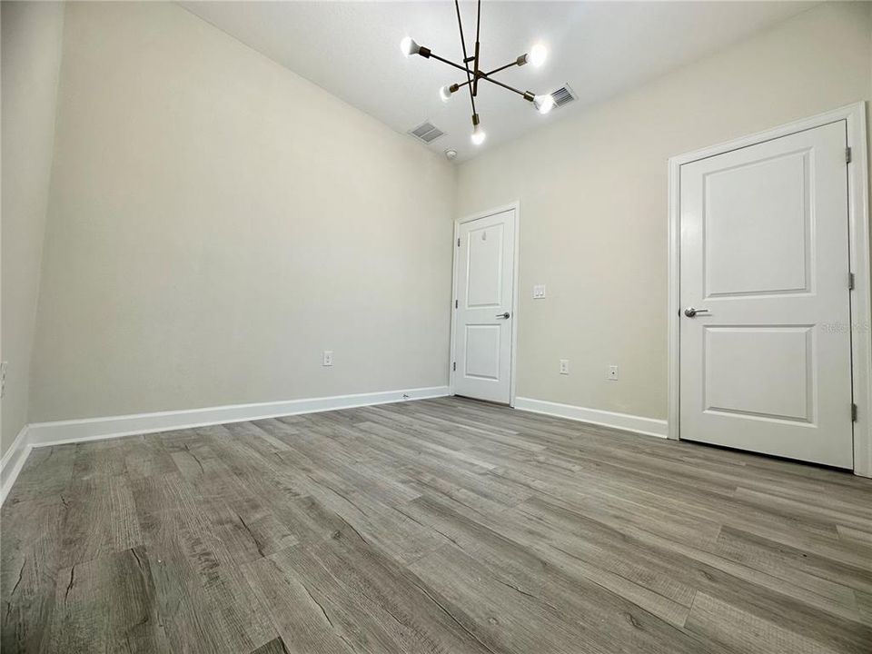 合同活跃: $2,900 (4 贝兹, 3 浴室, 1867 平方英尺)