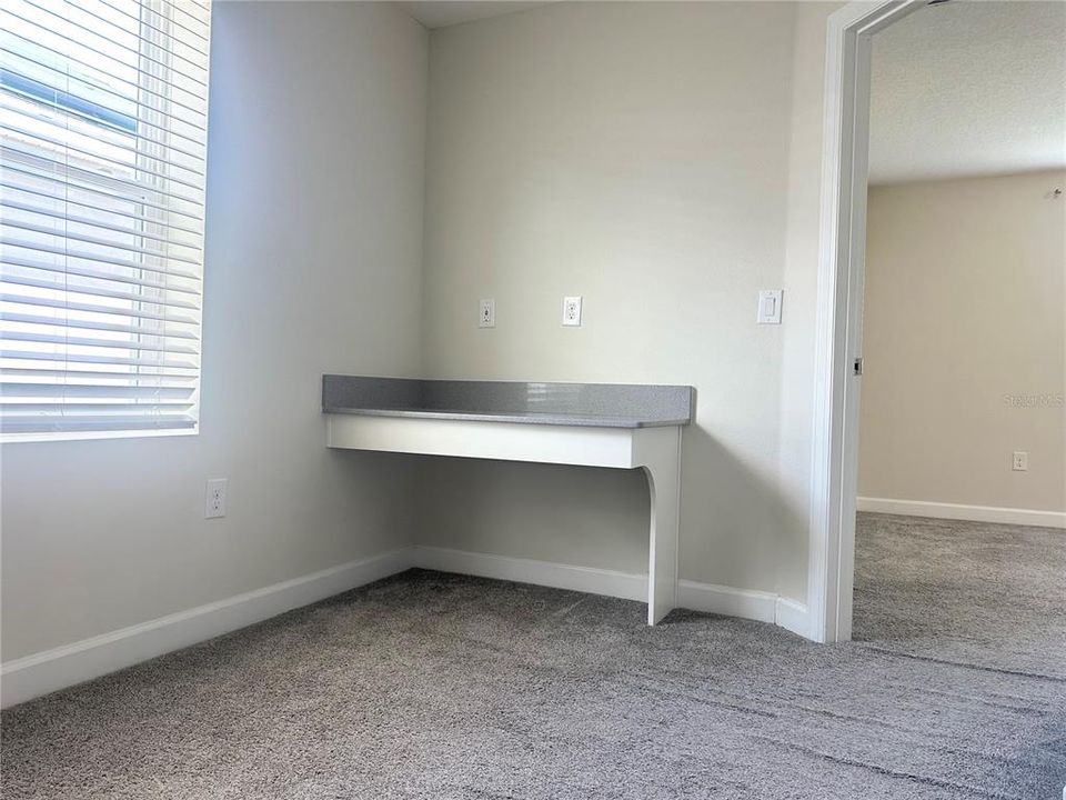 合同活跃: $2,900 (4 贝兹, 3 浴室, 1867 平方英尺)