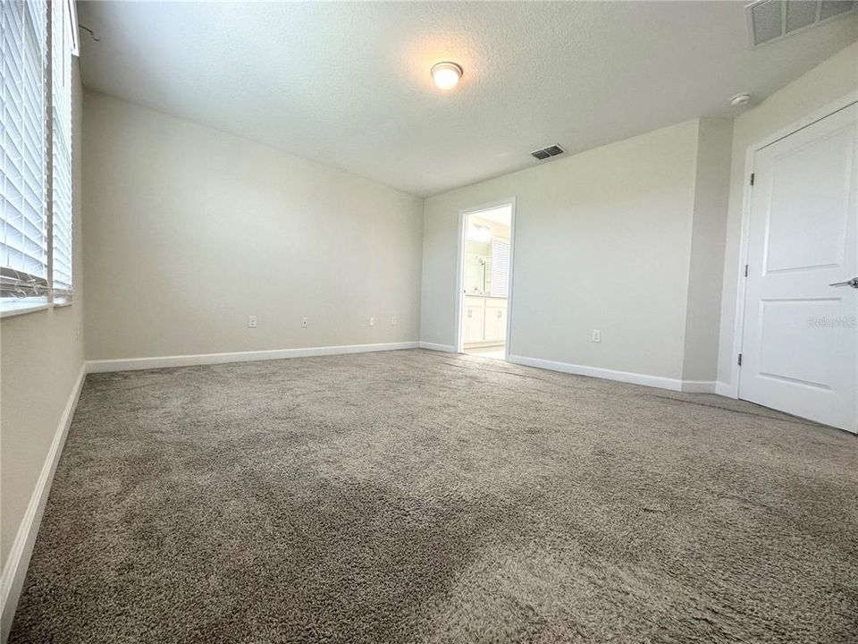 合同活跃: $2,900 (4 贝兹, 3 浴室, 1867 平方英尺)