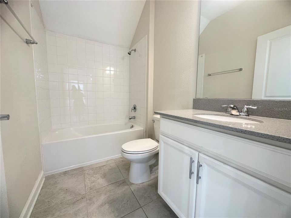 合同活跃: $2,900 (4 贝兹, 3 浴室, 1867 平方英尺)