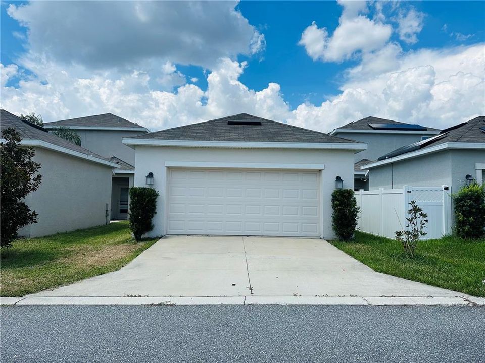 合同活跃: $2,900 (4 贝兹, 3 浴室, 1867 平方英尺)