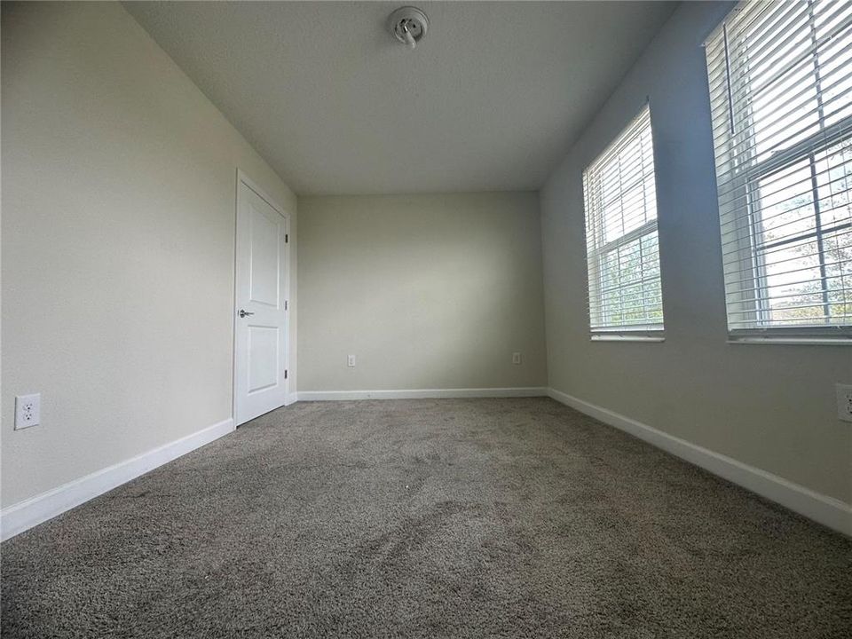 合同活跃: $2,900 (4 贝兹, 3 浴室, 1867 平方英尺)