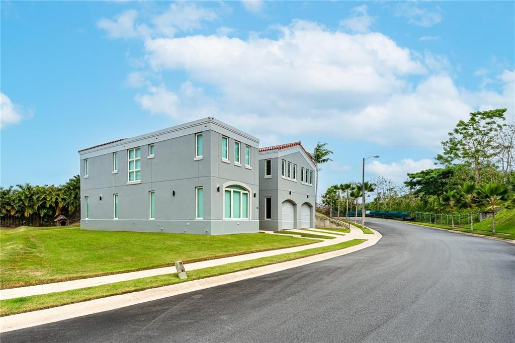 En Venta: $895,000 (4 camas, 4 baños, 0 Pies cuadrados)