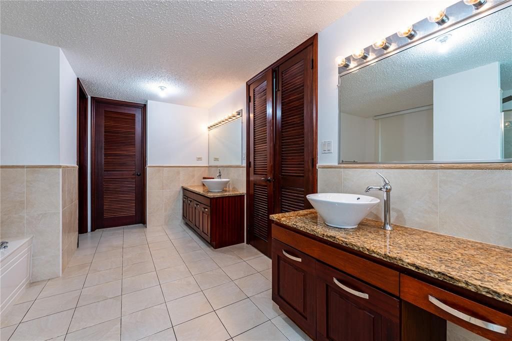 En Venta: $895,000 (4 camas, 4 baños, 0 Pies cuadrados)