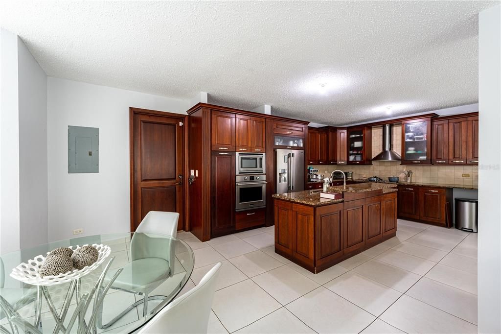 En Venta: $895,000 (4 camas, 4 baños, 0 Pies cuadrados)