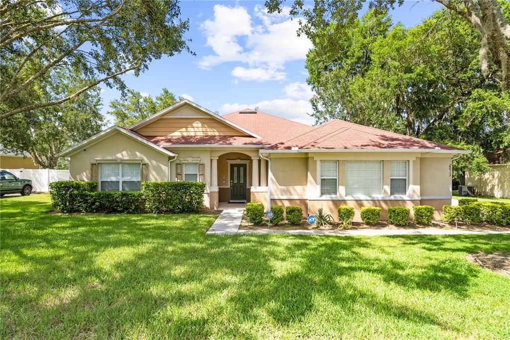 For Sale: $469,900 (4 beds, 2 baths, 2773 Square Feet)