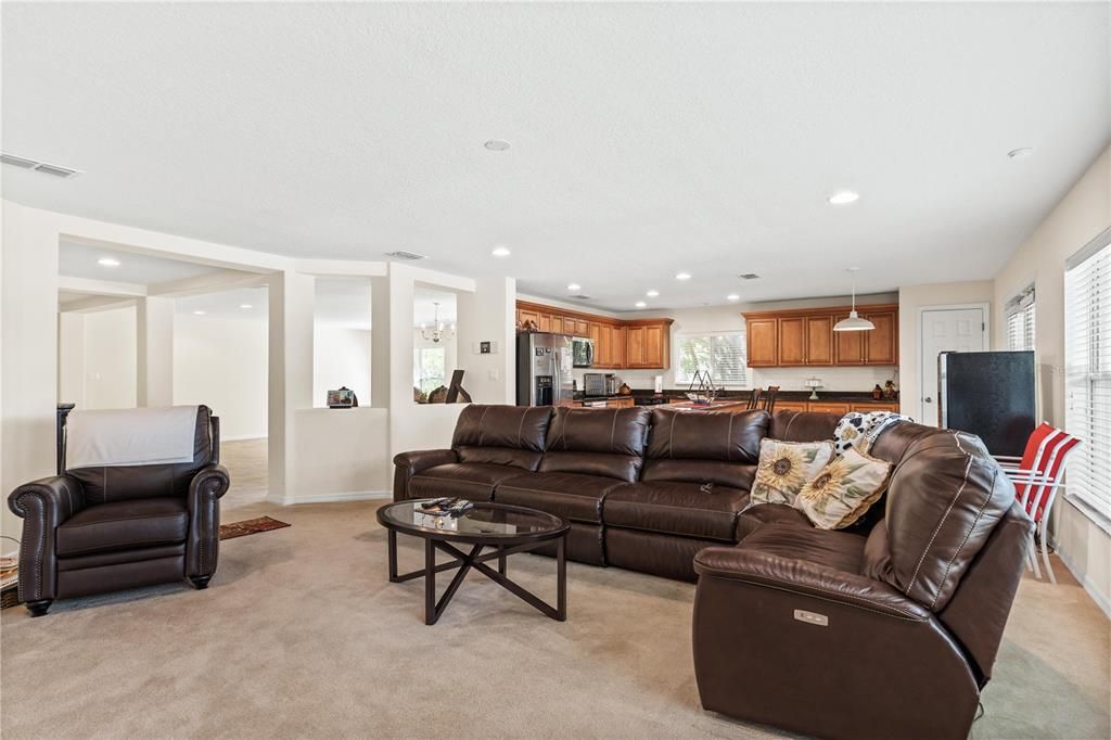 For Sale: $469,900 (4 beds, 2 baths, 2773 Square Feet)