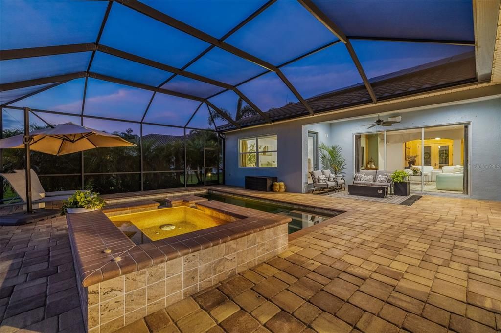 En Venta: $1,145,000 (3 camas, 3 baños, 3168 Pies cuadrados)