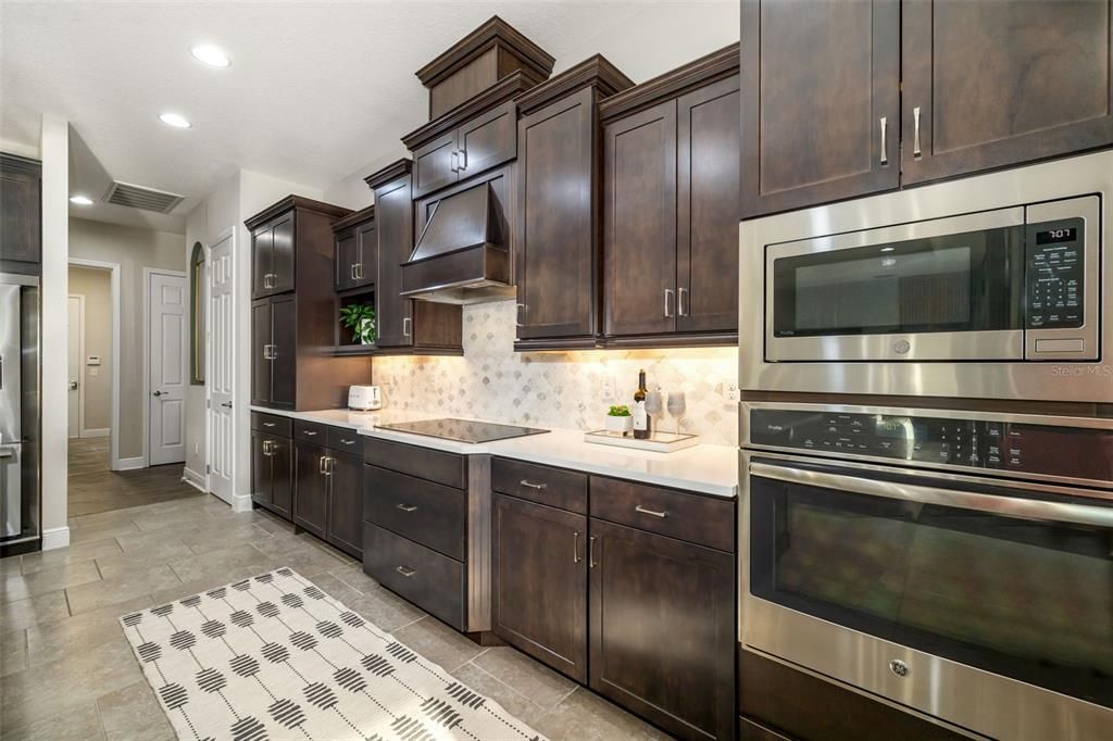 En Venta: $1,145,000 (3 camas, 3 baños, 3168 Pies cuadrados)