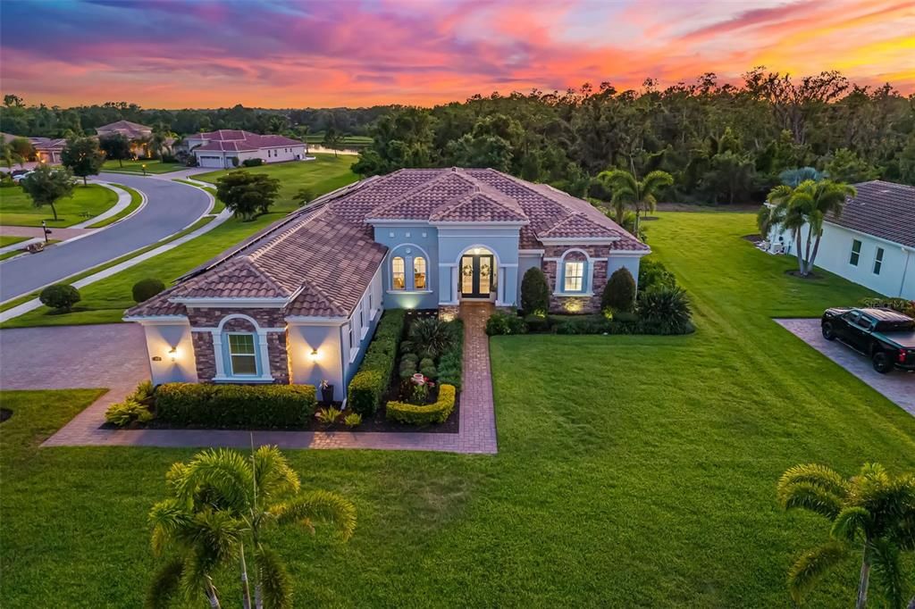 En Venta: $1,145,000 (3 camas, 3 baños, 3168 Pies cuadrados)